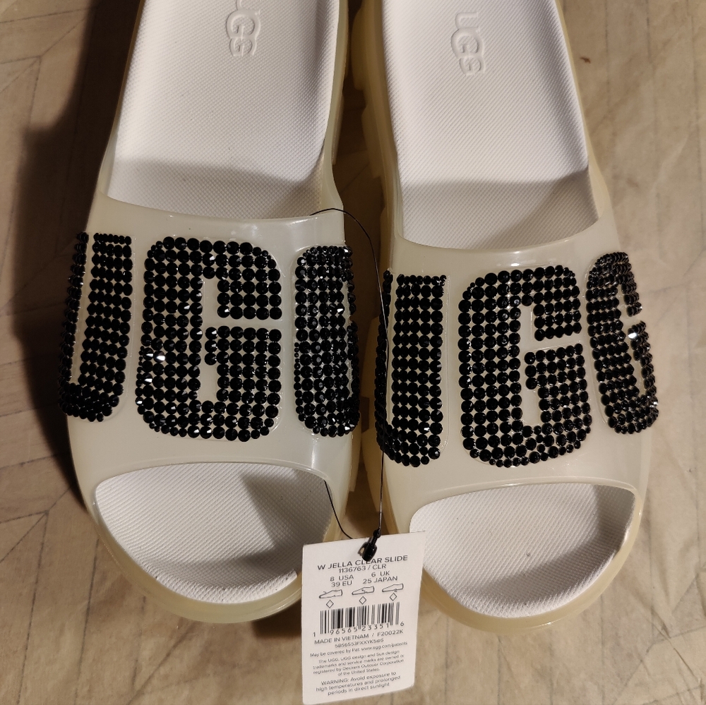 UGGs sliders